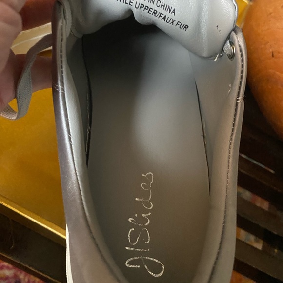 J. Slides Silver Gray Satin Platform Sneakers w/Pompoms - Size 10 - Picture 7 of 8